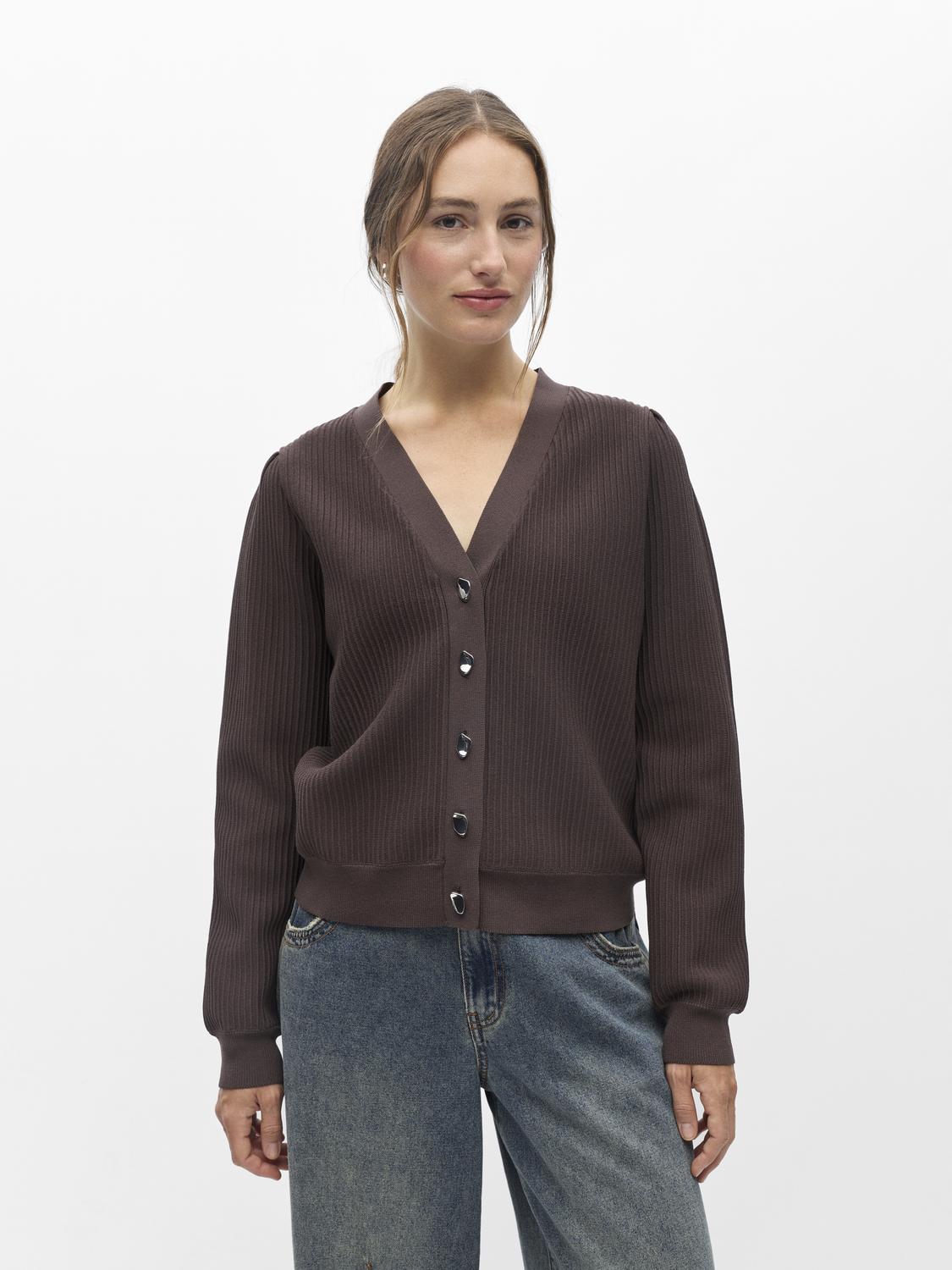 model_shot-front